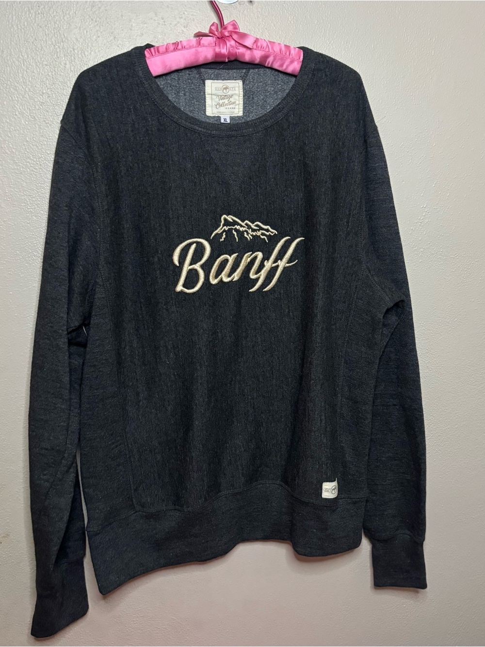 Banff Canada Embroidered Crewneck Sweatshirt XL Charcoal Gray Mountain Cabincore